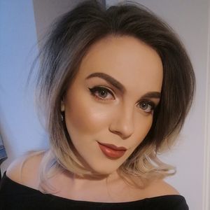 Meet your Posher, Cristina